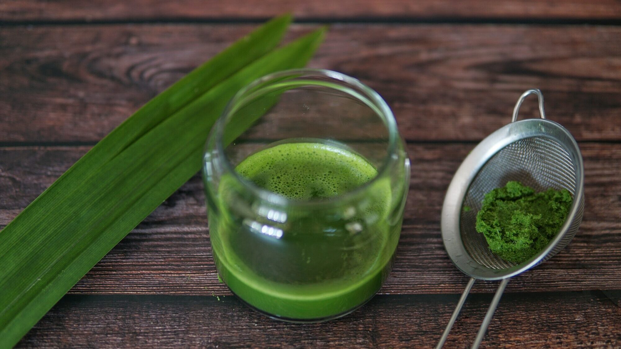 how-to-make-pandan-juice-extract-the-bakeanista