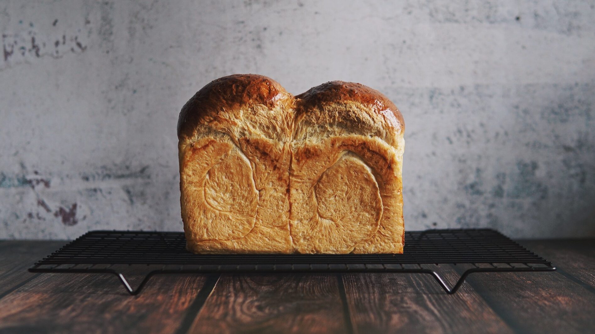 Toaster bakes bread while humidifying it - Japan Today