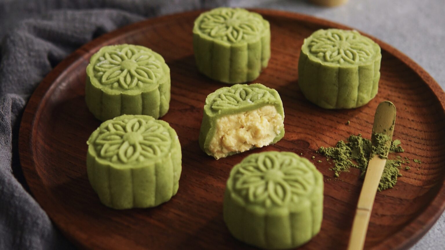 Snowskin Mooncake With Custard Filling Recipe The Bakeanista