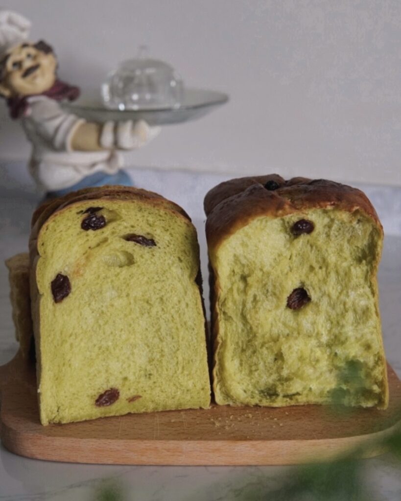 Pandan Raisin Bread